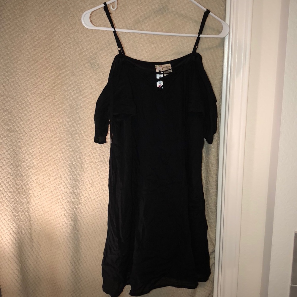 Black off the shoulder dress - Picture 4 of 5